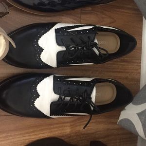 Wing tip flat woman shoes